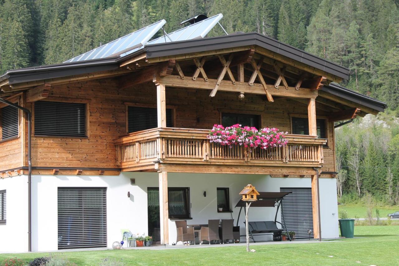 Villa Alpin Holzgau Exterior foto